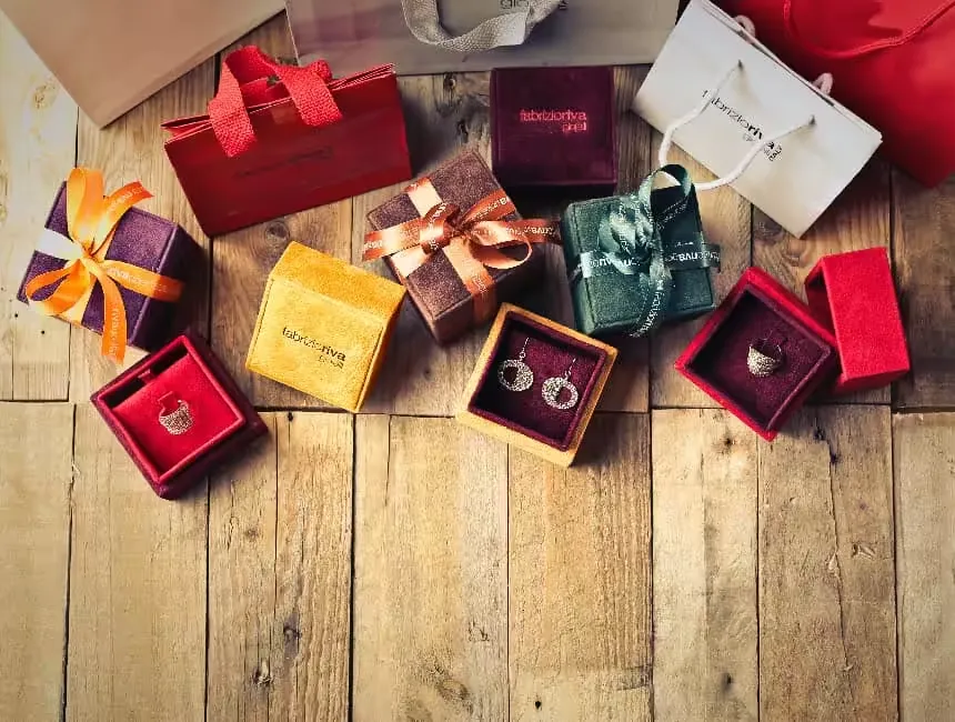 Why-Make-Your-Custom-Gift-Bags-and-Boxes-with-Packoi